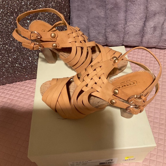 NEW_Women’s A3194 7.5M Coach Tan Sandals - Picture 1 of 11